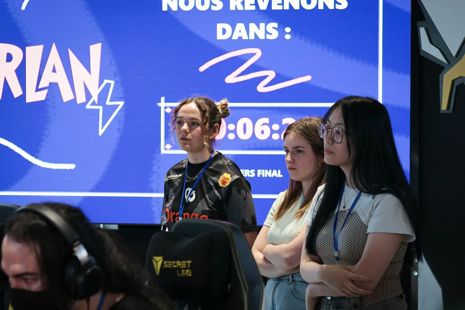 Spectatrices devant l’écran de la finale
